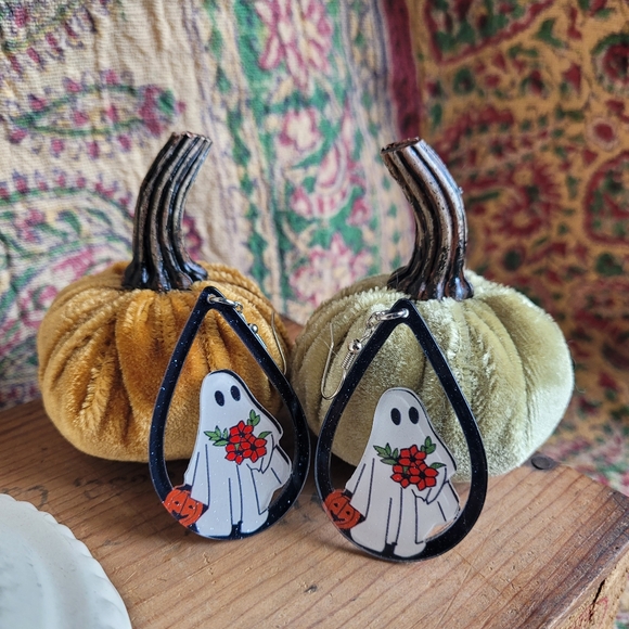 Sweet Ghost Halloween Earrings Handmade - Picture 4 of 7